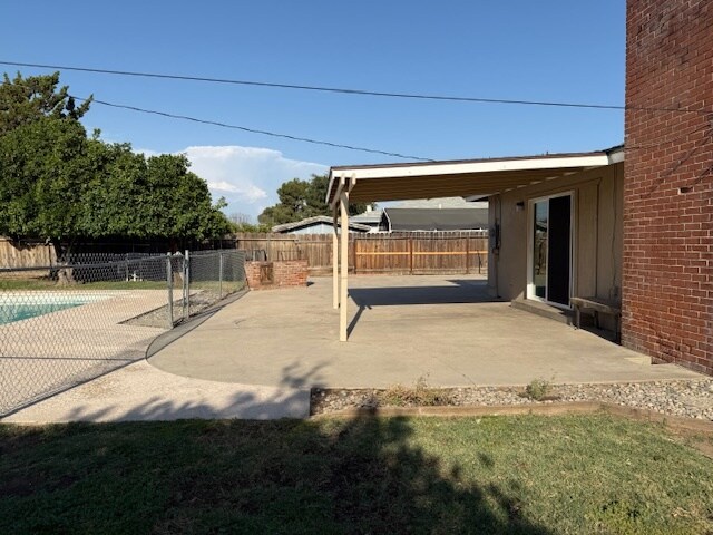 Building Photo - 4802 W Kaweah Ave