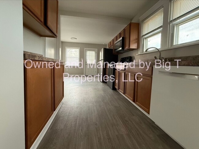 Building Photo - Family Home in Wilmington