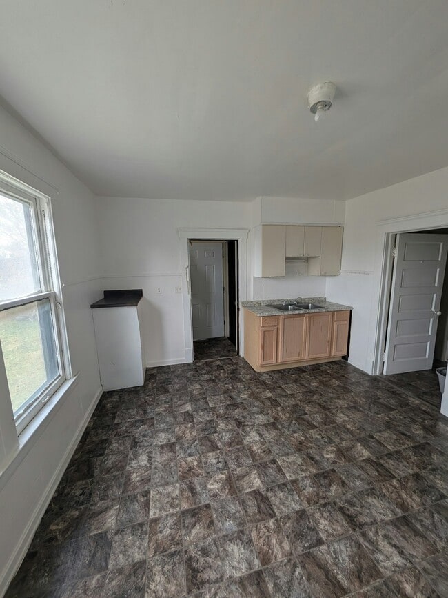 Building Photo - 1187 E 61st St