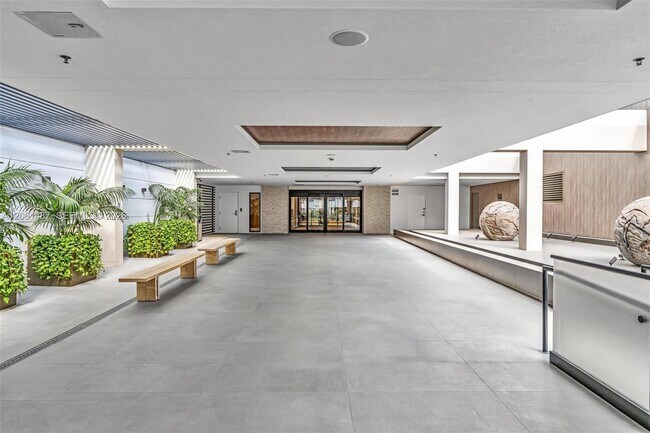 Building Photo - 2301 Collins Ave