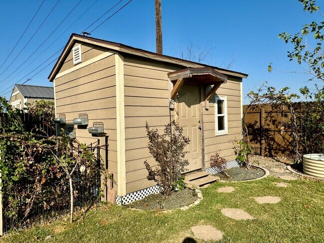 Building Photo - AVAILABLE SOON!