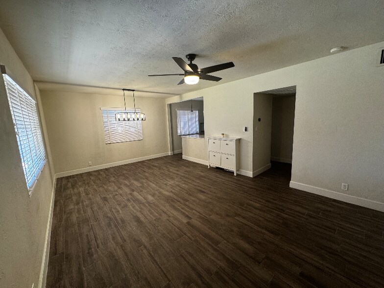Building Photo - 1620 E Rancho Dr