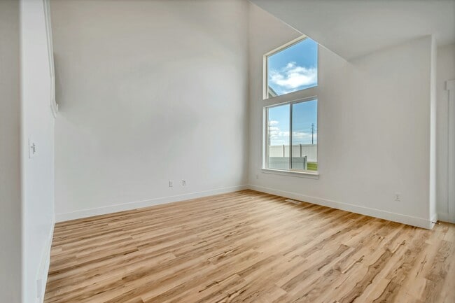 Building Photo - 672 S 4500 S