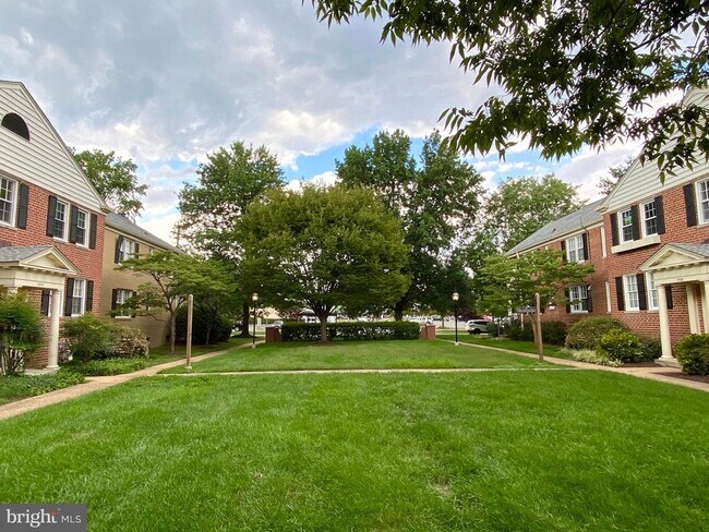 Building Photo - 1801 Belle View Blvd