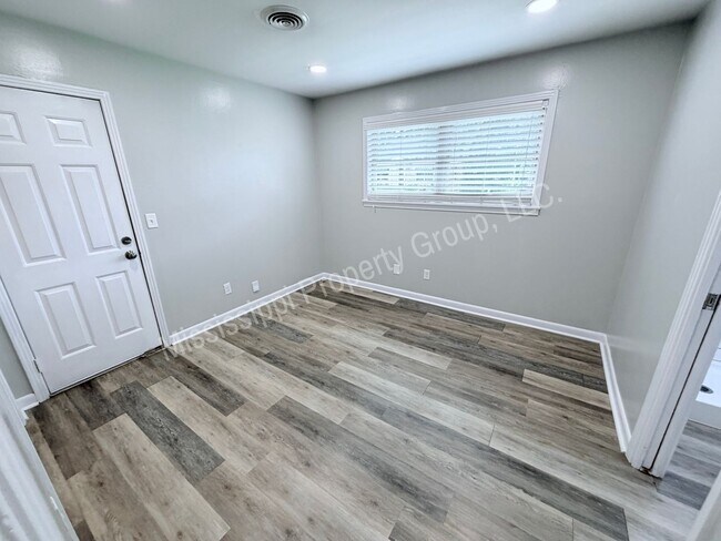 Building Photo - 1208 S 16th St