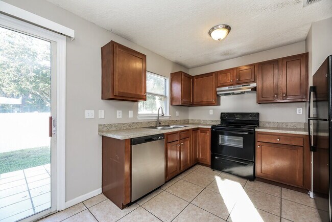 Building Photo - 7899 Cherry Blossom Dr N