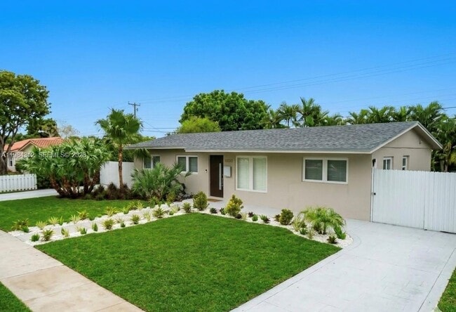 Building Photo - 10330 SW 51st St