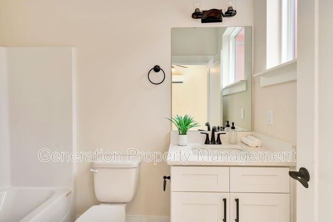 Building Photo - 733 N Market St