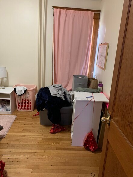 Building Photo - 156 BENSON ST