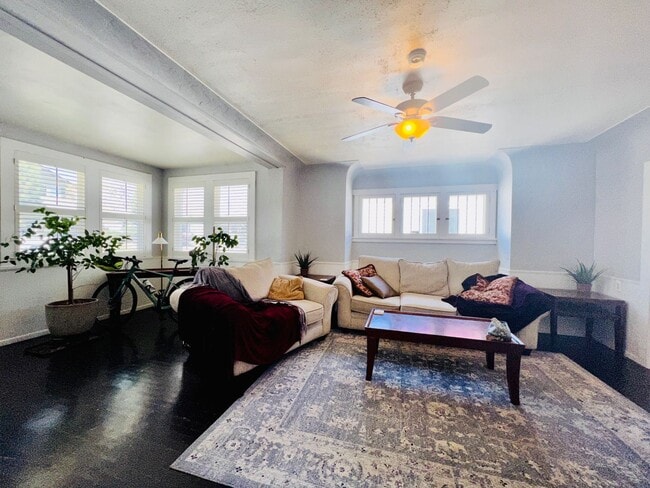 Building Photo - $0 DEPOSIT OPTION, CHARMING 3 BED 2 BATH TRADITIONAL BRICK HOME!! HUGE YARD, DETACHED GARAGE, COM...