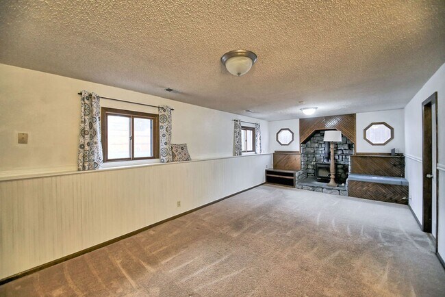 Building Photo - 4-Bedroom Home Near CSU | Fenced Yard & 2-Car Garage