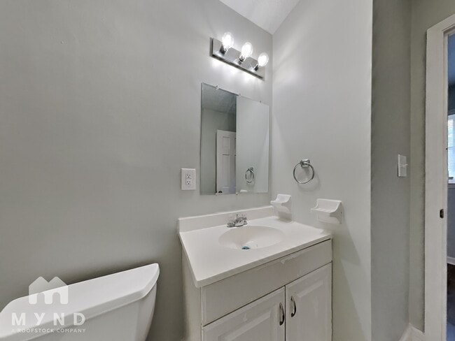 Building Photo - 1027 River Bend Ct
