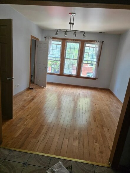 Building Photo - 736 N Ada St