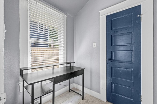 Building Photo - 301 S Edgefield Ave