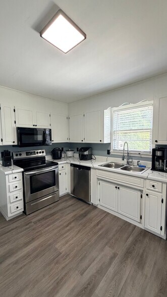 Building Photo - 111 Hunter Dr