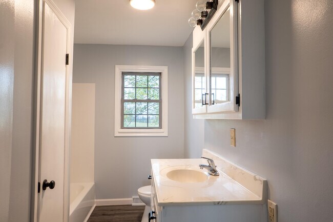 Building Photo - 400 Midland Dr
