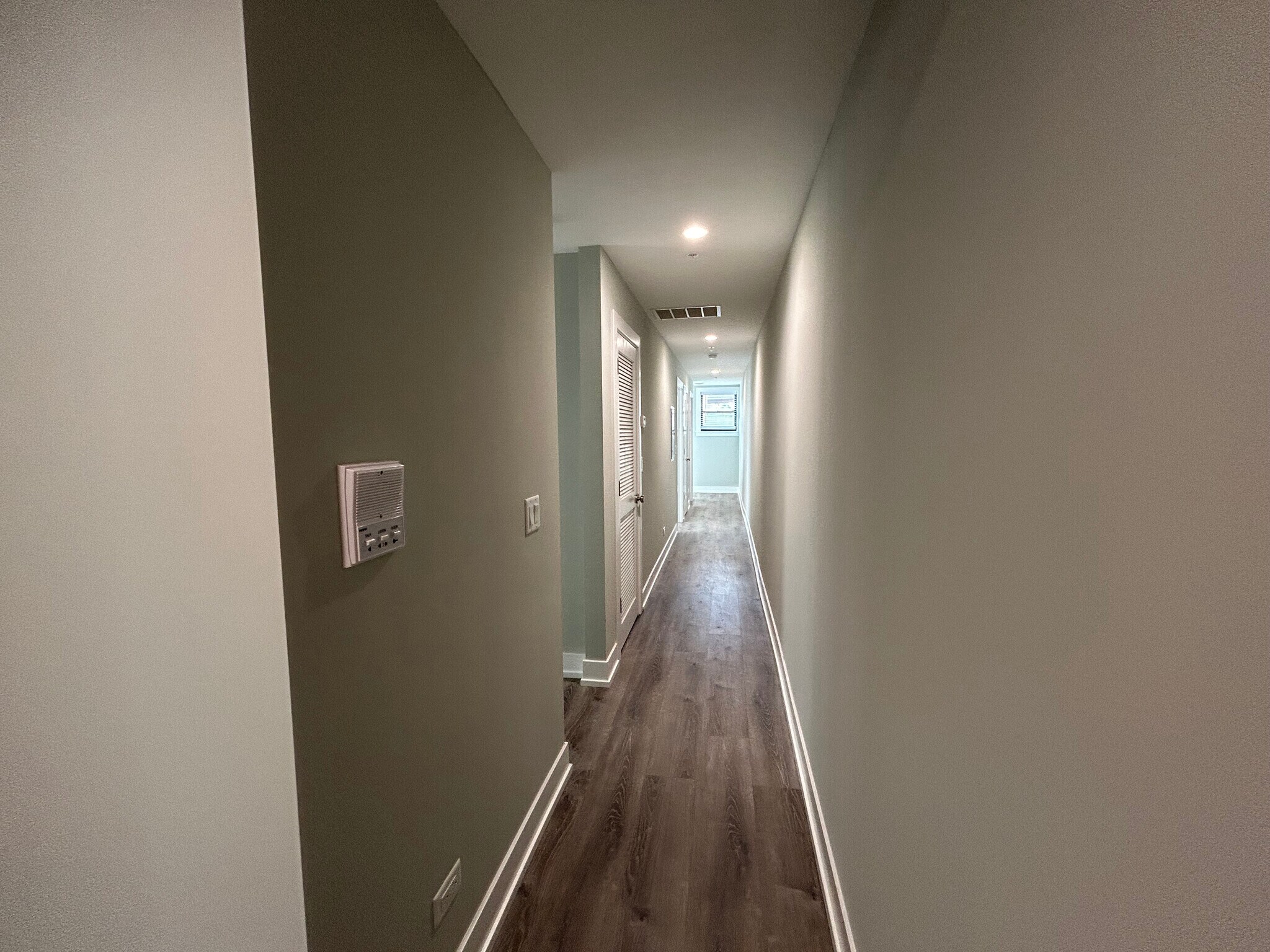 Building Photo - 1000 Crain St