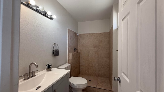 Building Photo - 52121 Avenida Velasco