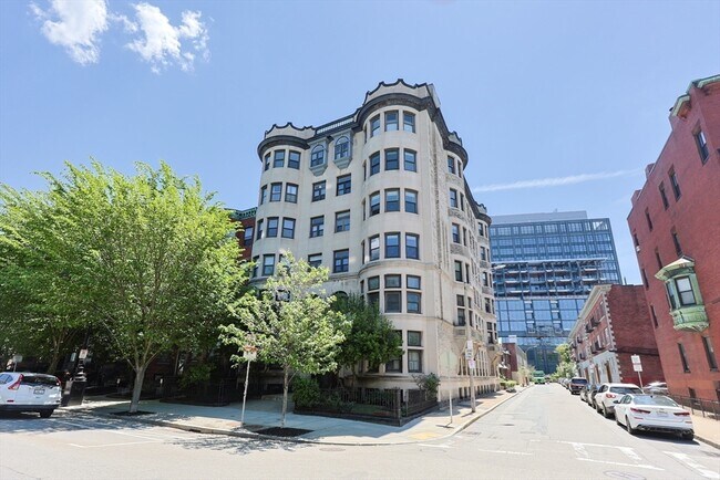Building Photo - 857 Beacon St
