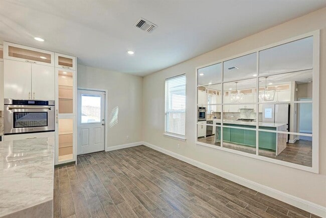 Building Photo - 1529 Brimhurst Dr