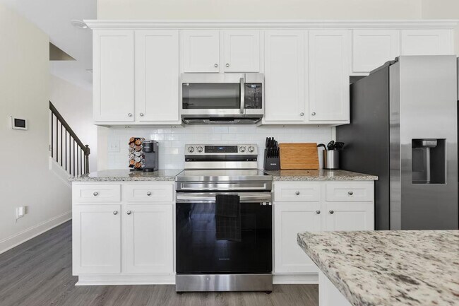 Building Photo - 739 Jacobs Millpond Rd