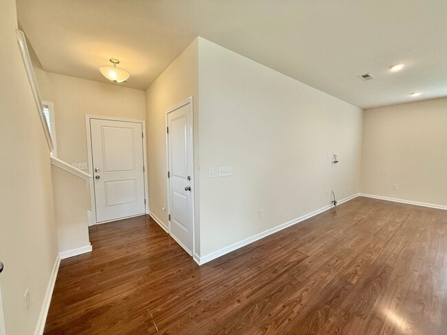 Building Photo - Spacious 4BD, 3BA Durham Home in a Prime Location Near Duke University, RTP, and RDU Airport