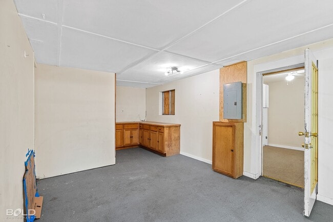 Building Photo - Stunning home located in the heart of Boss...