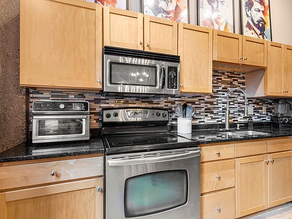 Building Photo - 521 S 7th St