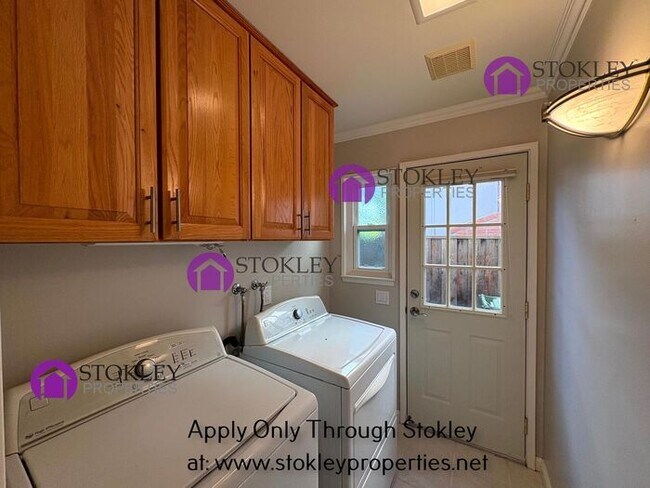 Building Photo - 637 Tarrytown Ct