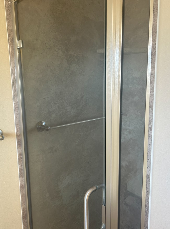 Building Photo - Modern Three Bedroom Townhouse