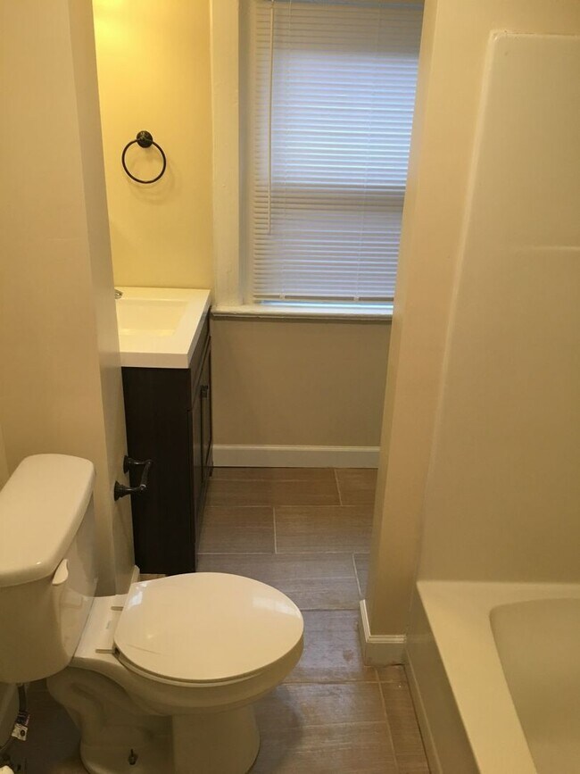 Building Photo - 1445