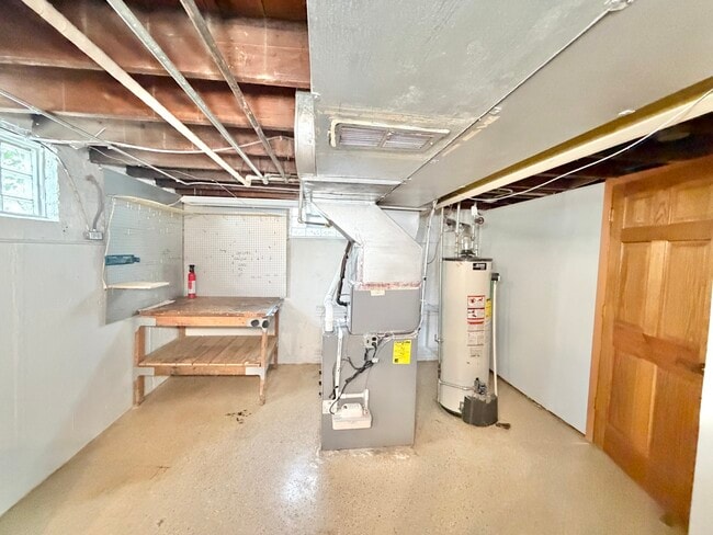 Building Photo - 5816 W Greenleaf Ave