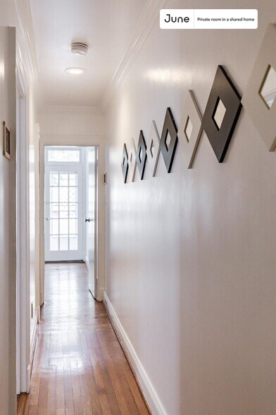 Building Photo - Room in Shared 3 bed/1 bath home