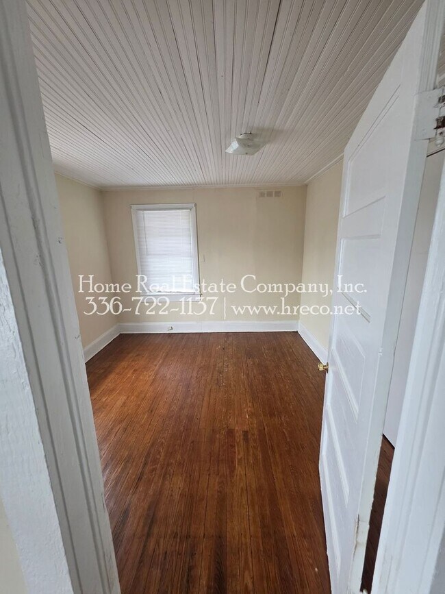 Building Photo - 526 E 17th St