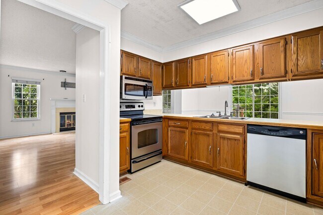 Building Photo - West Knoxville 37922 - Freshly painted and move-in ready, 3-bedroom, 2.5-bath home - Contact Matt...
