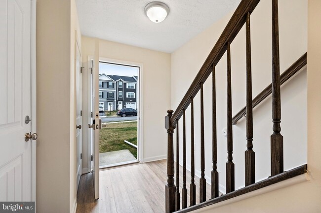 Building Photo - 202 Stratford Dr