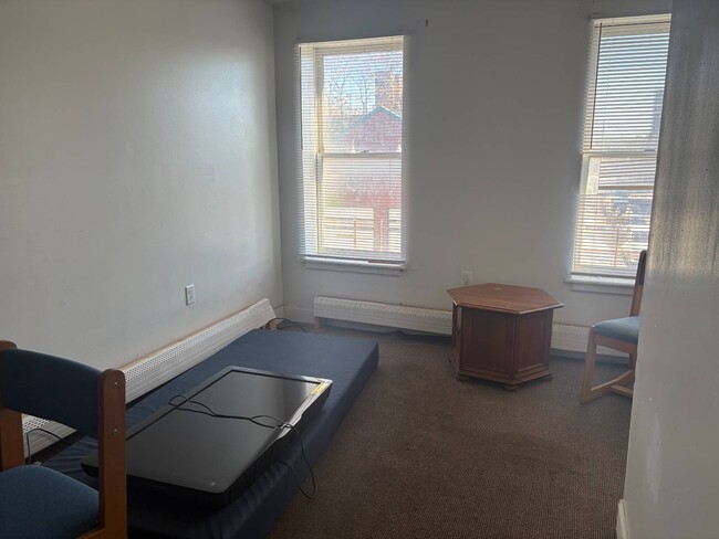 Building Photo - 347 S Pearl St