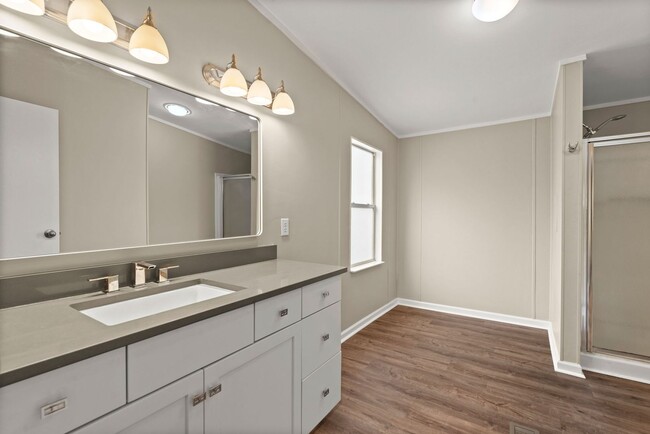 Building Photo - beautifully refreshed 3-bedroom, 2-bath ho...