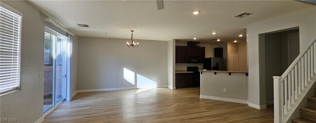 Building Photo - 395 Kensington Palace Ave