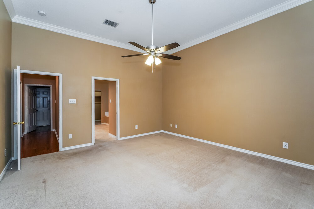 Building Photo - 2680 Hillside Dr