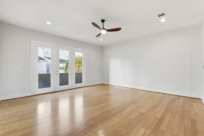 Building Photo - 2028 Tuam St