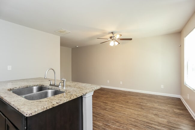 Building Photo - McDonough, GA 3 Bedroom Home