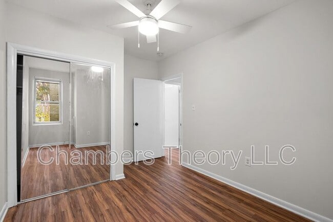 Building Photo - 1309 Emerald St NE