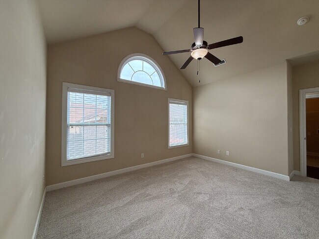 Building Photo - 1012 Scarlet Woods