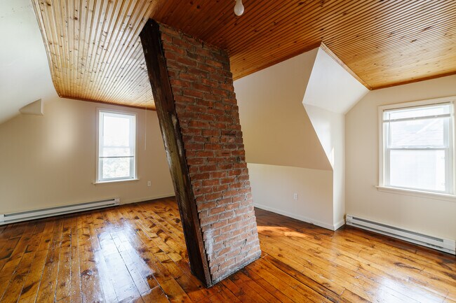 Building Photo - 42 Shepard St