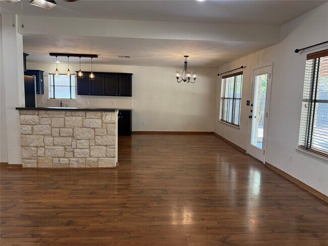 Building Photo - 808 Sunflower Dr