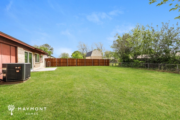 Building Photo - 1420 Palisades Dr