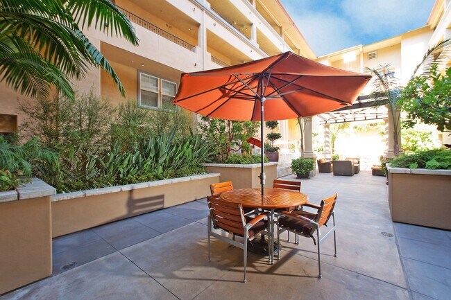 Building Photo - Expansive Marina District 2 Bedroom at Cit...