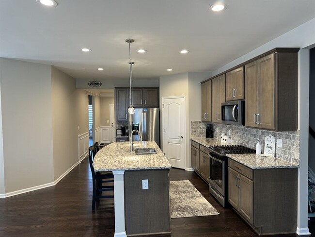 Building Photo - 50044 Norfolk Ct