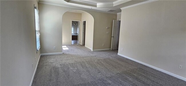 Building Photo - 647 Maple Grove Way